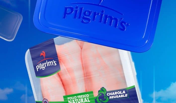 Packaged raw fresh chicken fillets labeled Pilgrim's with reusable Charola container lid beside it.